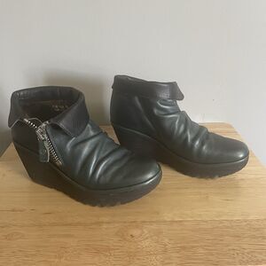 Fly London Yoxi Wedge Ankle Boots Womens EU38 Metallic Teal Leather Ruched Zip